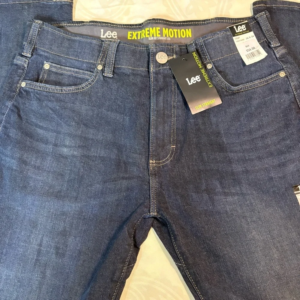 NWT- Lee Men's Extreme motion Zander Slim Straight Jeans